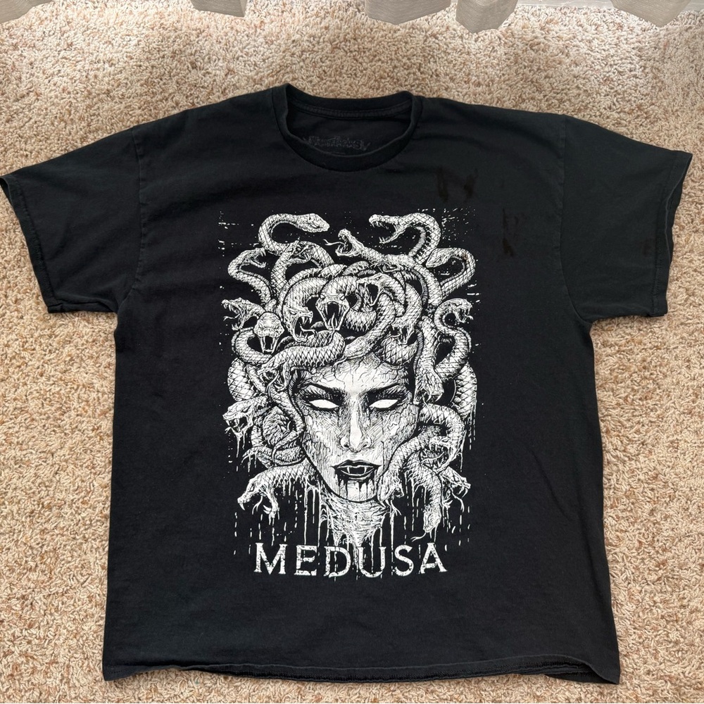 VAMPIREFREAKS Medusa Graphic T-Shirt